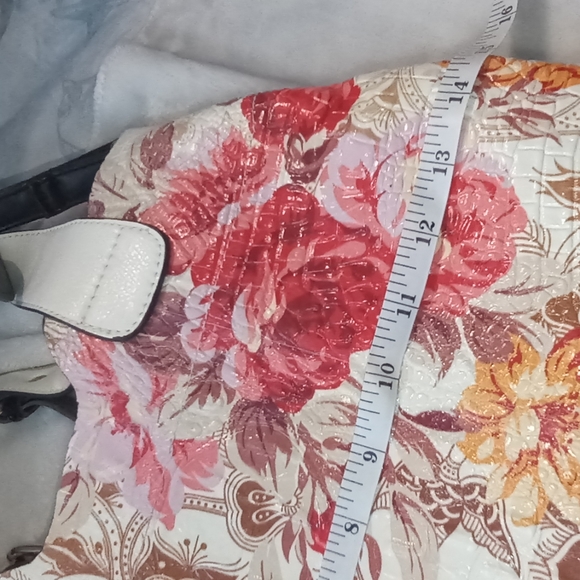 Vintage European Velina Fabbiano white with red flowers on leather - Picture 9 of 12